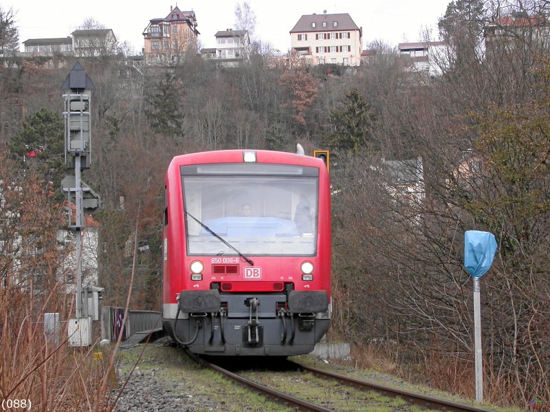 Bahn 088.jpg - Triebzug 650 008-6 im Verbund mit 650 020-1 in Tübingen in Richtung Hbf.